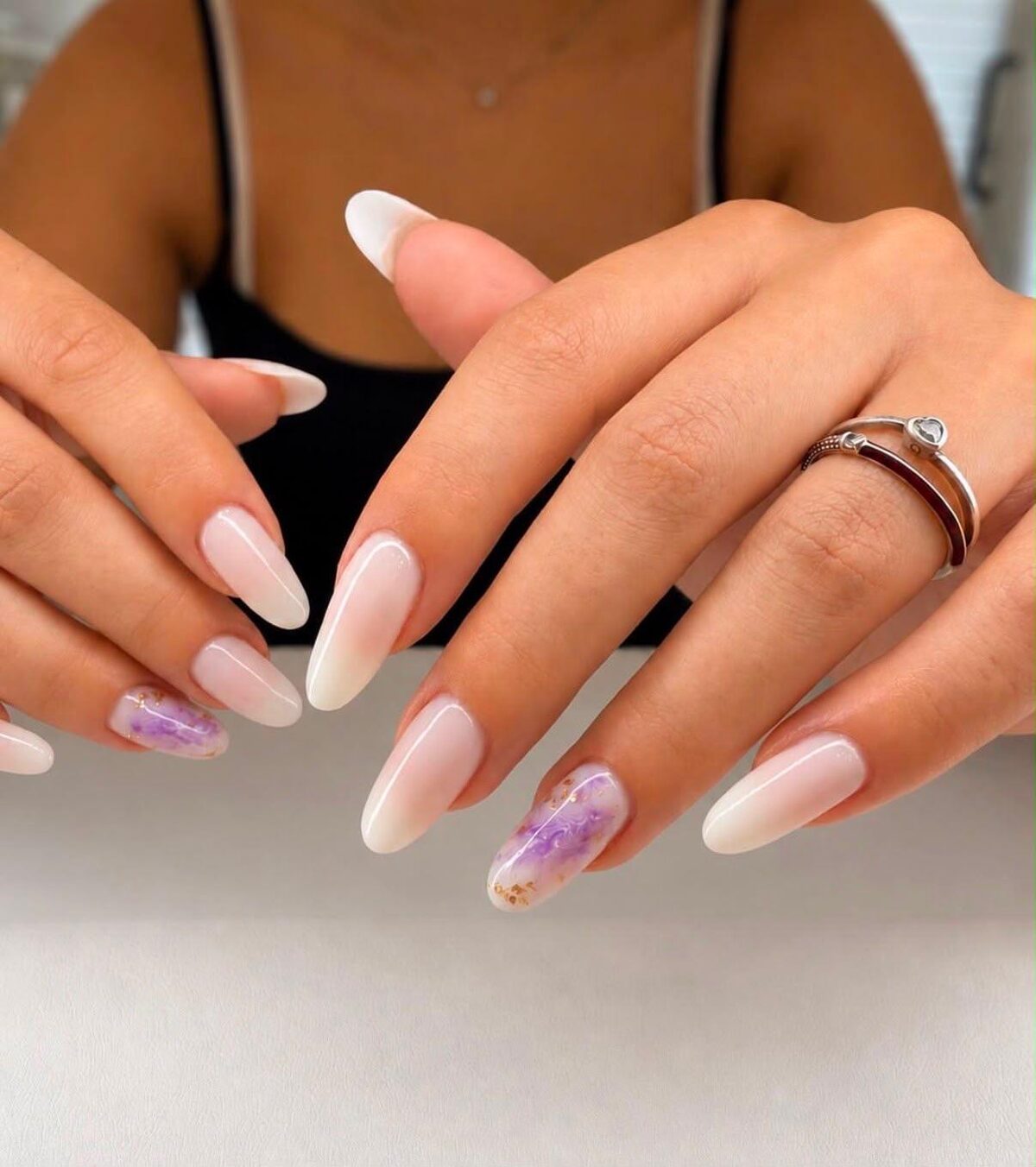 Manicure in gel con nail art lilla
